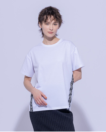 ＼春夏商品60％OFF／【WEB限定SALE】《 ～ 9/9 mon.13時 》サイドロゴテープTシャツ